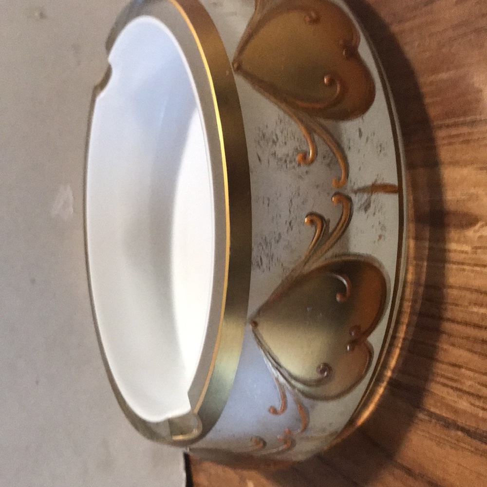 Beautiful vintage heavy weight milk glass , frosted glass n gold painted - Picture 5 of 8